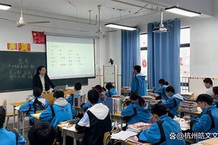 西媒：皇马对去年夏天签下的19岁中卫里贝斯非常满意